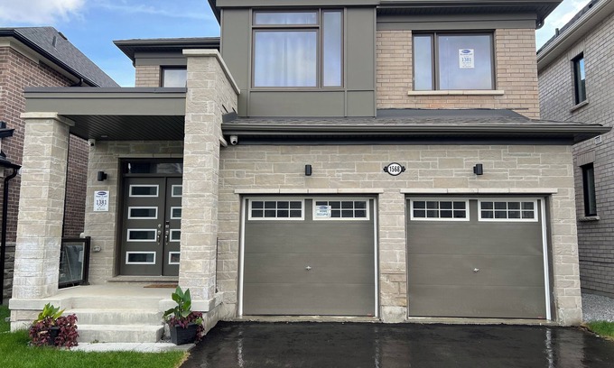 Pickering House | Spacious 4-bedroom house in Pickering