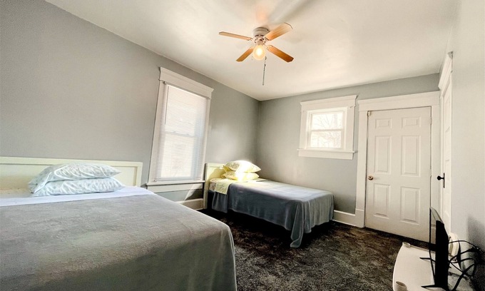 Mansfield House | Spacious 4-bedroom house with AC, WiFi in Mansfield