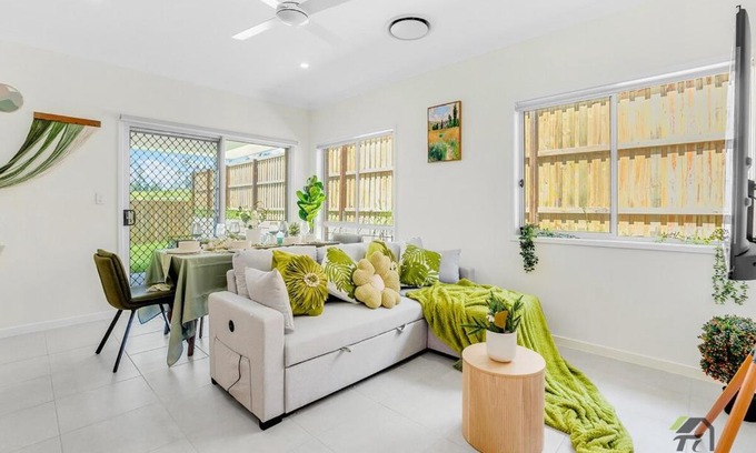 Deebing Heights House | Spacious 4-Bedroom Home in Deebing Heights