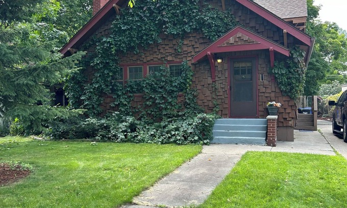 Fargo House | Spacious 4-bedroom Home On Historical 9th St Fargo with Character!