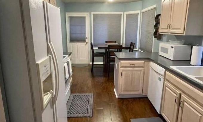 Omaha House | Spacious 4 bedroom home with vaulted ceiling!