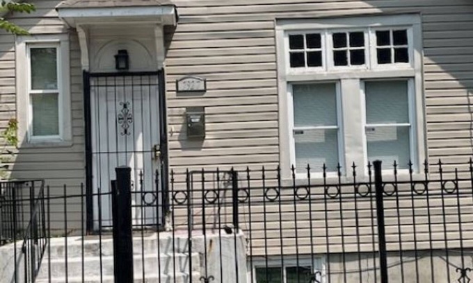 South Chicago House | Spacious 4-bedroom house in cool Chicago with AC, WiFi
