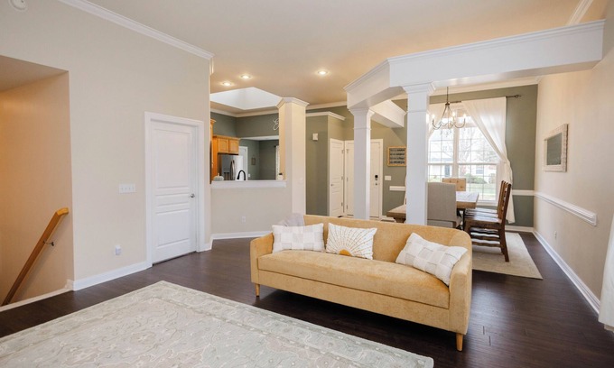 Portage House | Spacious 4 Bedroom House with Hot Tub in Portage