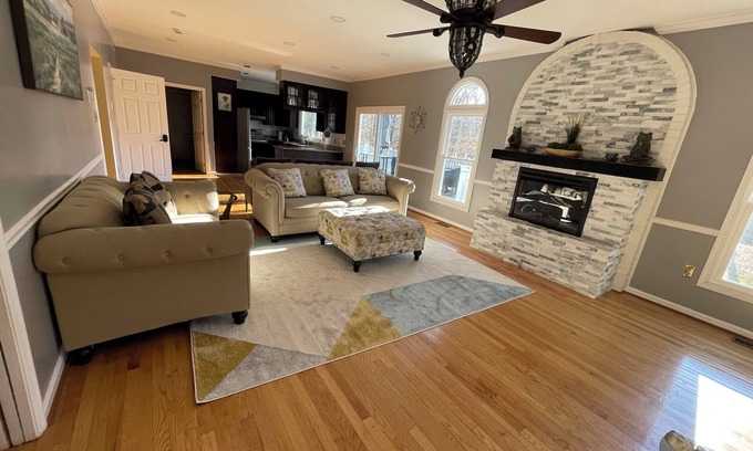 Bowie House | Spacious 4-bedroom house in fabulous Bowie with WiFi, AC