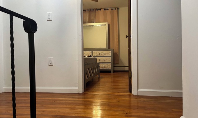 Vauxhall House | Spacious 4-bedroom house with WiFi and AC in Union.n2mnts to majors HW.