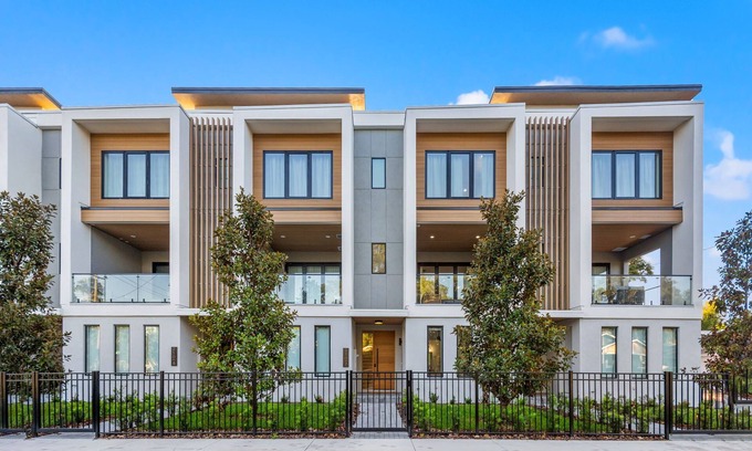 Tampa Heights House | Spacious 4-bedroom new construction modern townhome in Heart of Tampa Heights