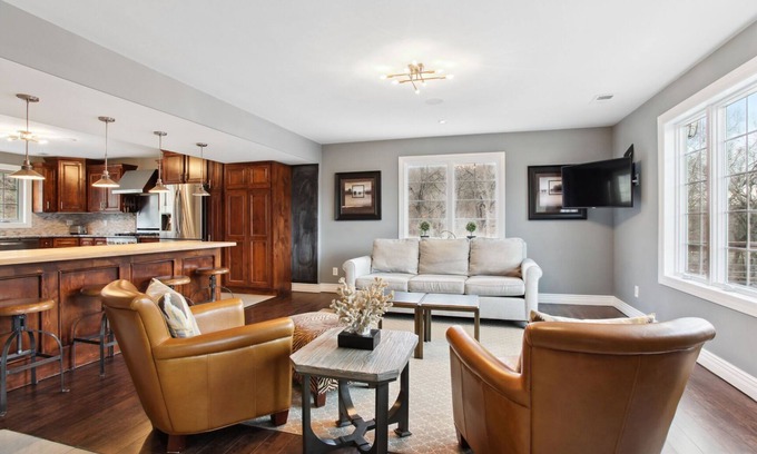 South Kansas City House | Spacious 4 bedroom home on 10 acres!