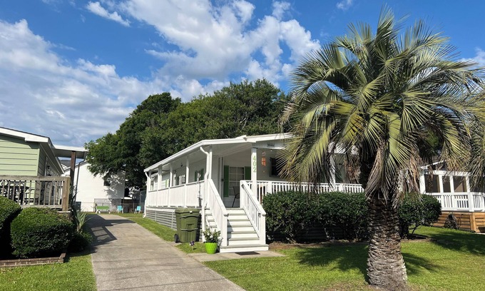 Surfside Beach House | SPACIOUS 4 BEDROOM/3 FULL BATH/WITH GOLF CART!/3 MINUTE WALK TO THE BEACH!