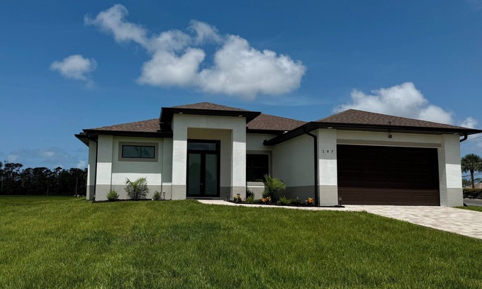 Oakland Hills House | Spacious 4-bedroom house with pool in peaceful Rotonda West near the beach.