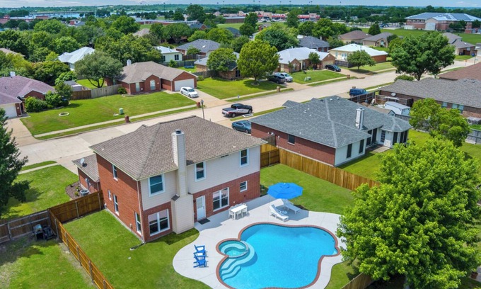 Little Elm House | Spacious 4 Bedroom with Private Pool