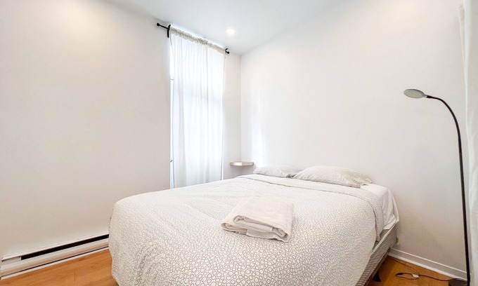 Saint Henri Apartment | Spacious 4 bedroom with private parking downtown by waterway