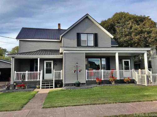 Ironwood House | Spacious 4 BR 2BA Home with Bar and Fenced Yard