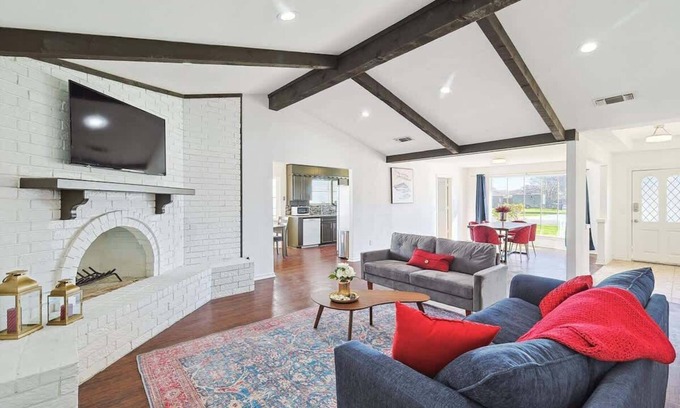 Allen House | Spacious 4-BR Home Near Allen Outlets & Dining
