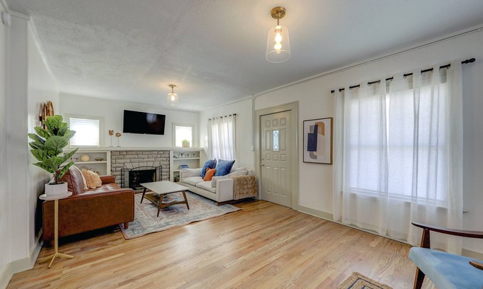 Rosedale House | Spacious 4 BR house perfect for your large group!