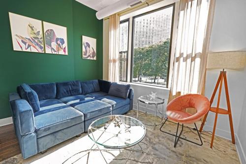 Near South Side Apartment | Spacious 420 Friendly 3BR Retreat Near McCormick Place and Soldier Field