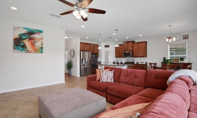 Northside House | Spacious 4b/4b Villa Near JAX Airport & Beaches