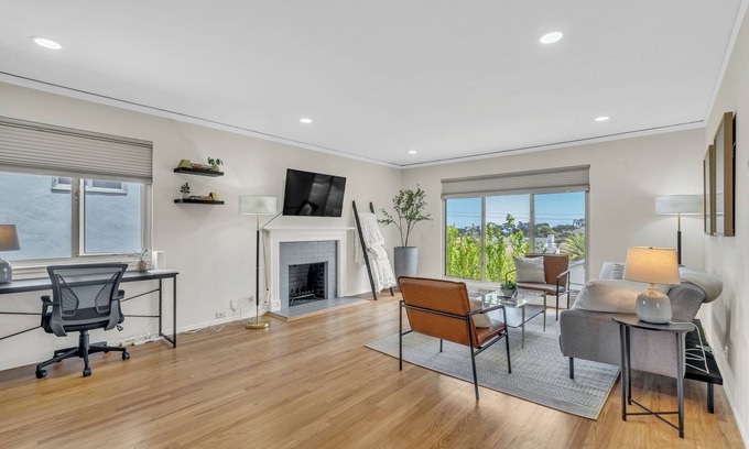 Serra Highlands House | Spacious 4Bedroom/4Bathroom Home Near SF, SFO. Golfing, Beaches & Nature