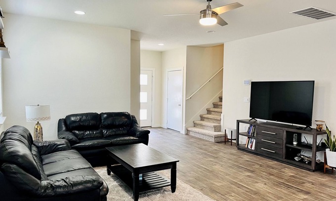 Pflugerville House | Spacious 4bd/3bath house