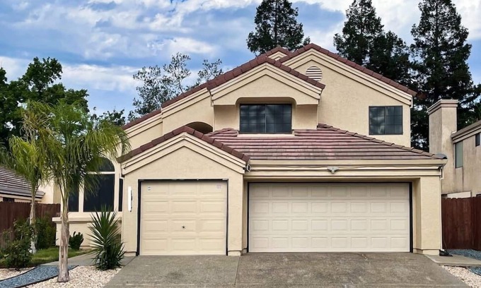 Elk Grove House | Spacious 4bdrm family home! Near Wineries/Casino!