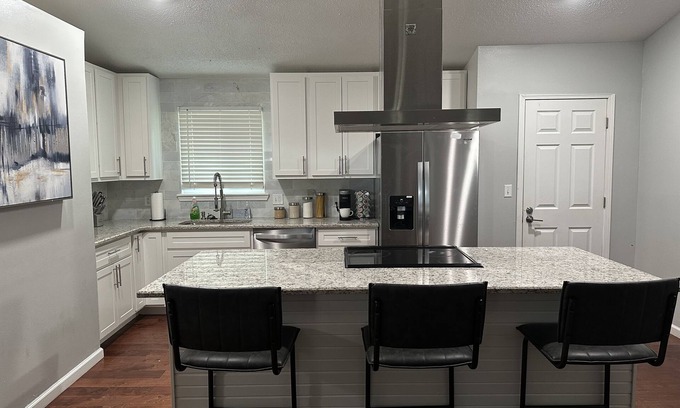 Cool Valley House | Spacious 4Bedroom Family House.