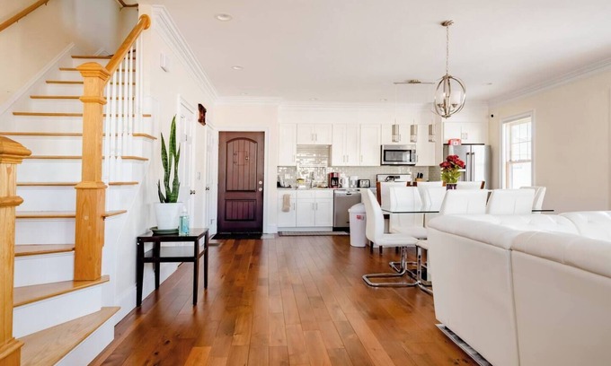 Everett House | Spacious 4BR/4.5 BA Home Near Boston- Perfect for Groups and Family!