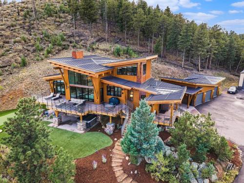 Bailey House | Spacious 4br Cabin W Deck & Hot Tub