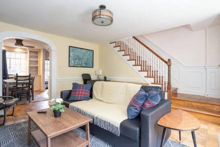 Northeast Alexandria House | Spacious 4BR CozySuites in Old Town Alexandria