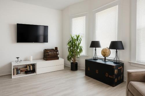 Detroit House | Spacious 4BR Family Home in Detroit WiFi Parking