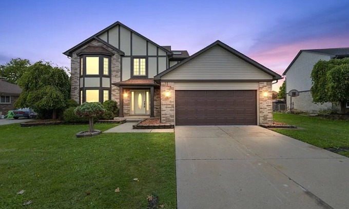 Sterling Heights House | Spacious 4BR Home w/WiFi & A/C – Family-Friendly Stay in Sterling Heights
