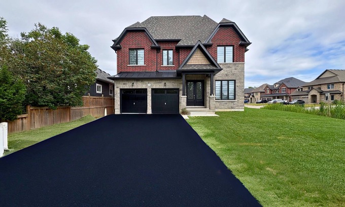 Alcona House | Spacious 4BR Home Steps from the Lake — 🏡 The Diamond by Innisfil Beach