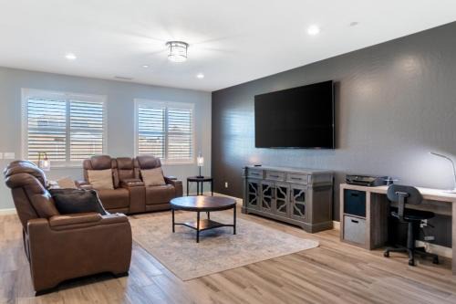 Hanford Apartment | Spacious 4BR Home With BBQ, Near Sequoia & Fresno
