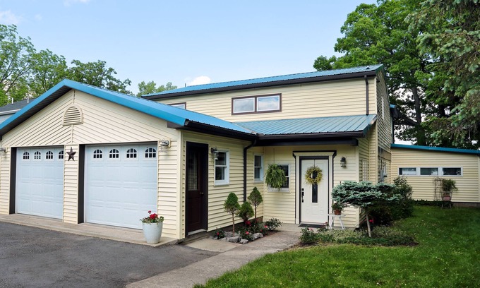 Seneca Falls House | Spacious 4BR Lake House in Wine Country-Gorgeous Views, Hot Tub, Smart TVs, WiFI
