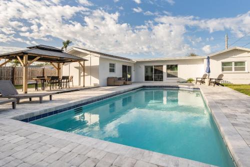 West Bradenton House | Spacious 4BR Oasis with Pool Near Anna Maria Island