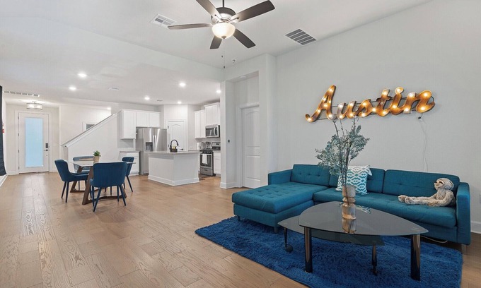 Austin House | Spacious 4BR w/Yard, Near Airport & F1 Circuit in Quiet Neighborhood