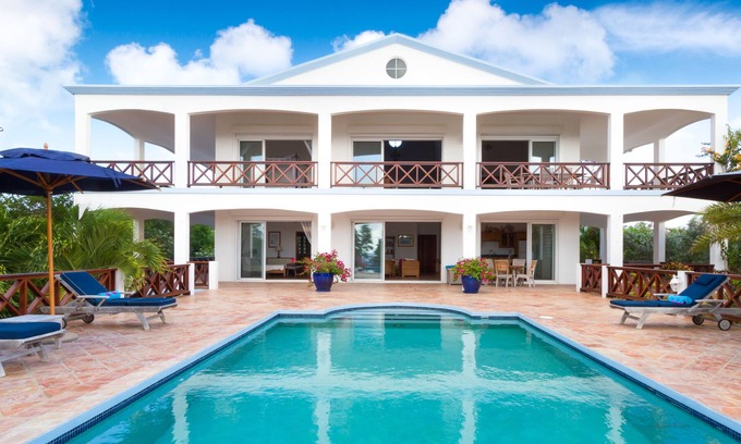 Island Harbour Villa | Spacious 5 Bedroom Villa with Lovely Views