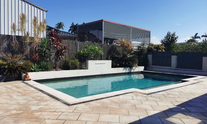 Eight Mile Plains House | Spacious 5 bed house with pool
