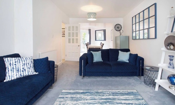 Oxford House | Spacious 5 bed, 3 bathroom, Oxford City Oasis with free Parking for up to 4 cars