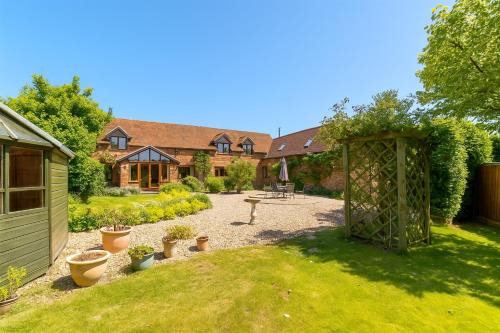 Shrawley House | Spacious 5 bed Barn in the Heart of Worcestershire