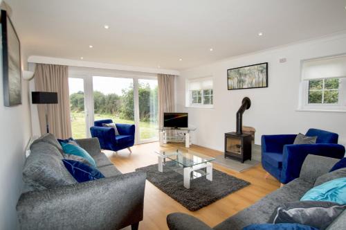 Frinton-on-Sea House | Spacious 5 bed in the countryside, close to Frinton-On-Sea