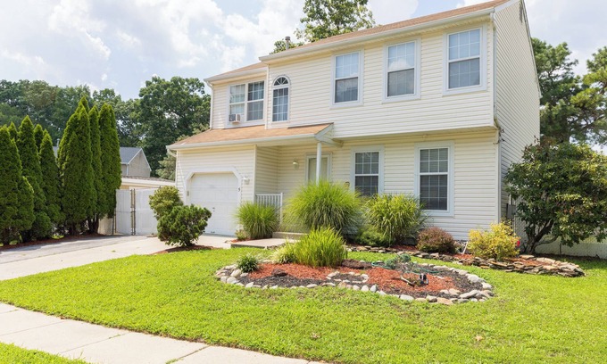 Atco House | Spacious 5-bedroom house with WiFi, AC in charming Winslow Township