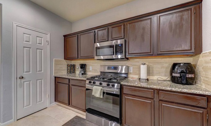 Missouri City House | Spacious 5-bedroom house in enchanting Missouri City with WiFi, fitness room