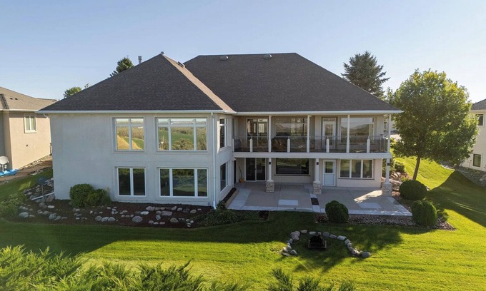 Bismarck House | Spacious 5-bedroom 3 bath house with AC and WiFi in charming Bismarck