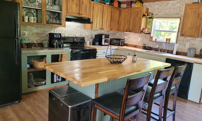 Alachua House | Spacious 5-bedroom/3 bath mobile home on an Orchard of 5 acres in Alachua