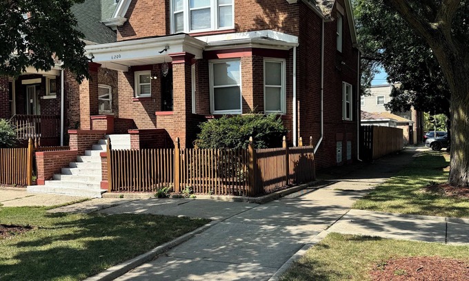 Chicago Lawn House | Spacious 5-bedroom bungalow in delightful Chicago with AC, WiFi