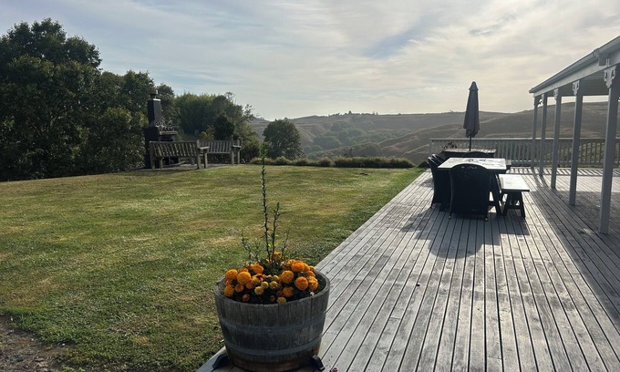 Onewhero Other | Spacious 5-bedroom farmhouse in picturesque Onewhero