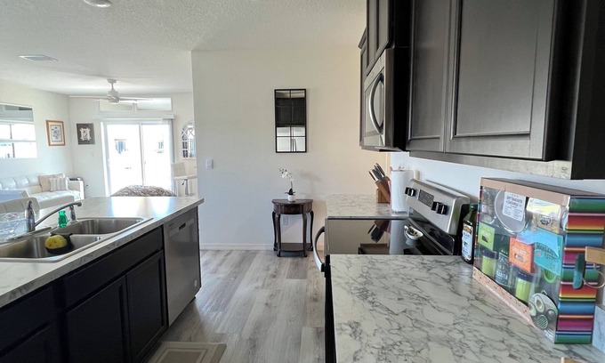 Cocoa House | Spacious 5-bedroom house with AC, WiFi in fantastic Rockledge
