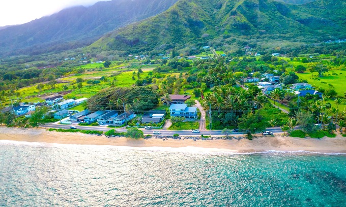 Hauula House | Spacious 5 Bedroom Home/2 Kitchens in Oahu's Countryside