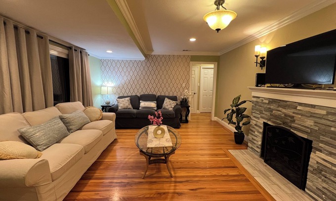 Danville House | Spacious 5-bedroom house in enchanting Danville with AC, WiFi