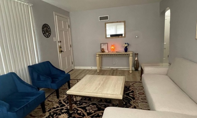 Waukegan House | Spacious 5-bedroom house near Great Lakes Naval Base!