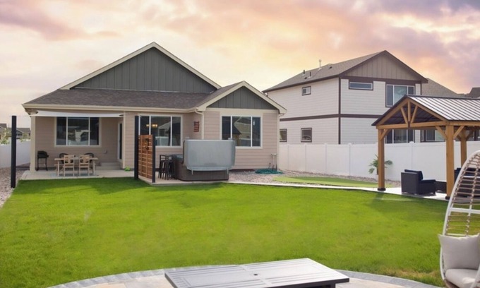 Windsor House | Spacious 5-bedroom house in charming Windsor with WiFi, hot tub and game room.